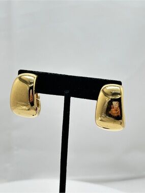 St. John, Wide Gold Oval Huggie Hoop Earrings, Clips, High Quality
